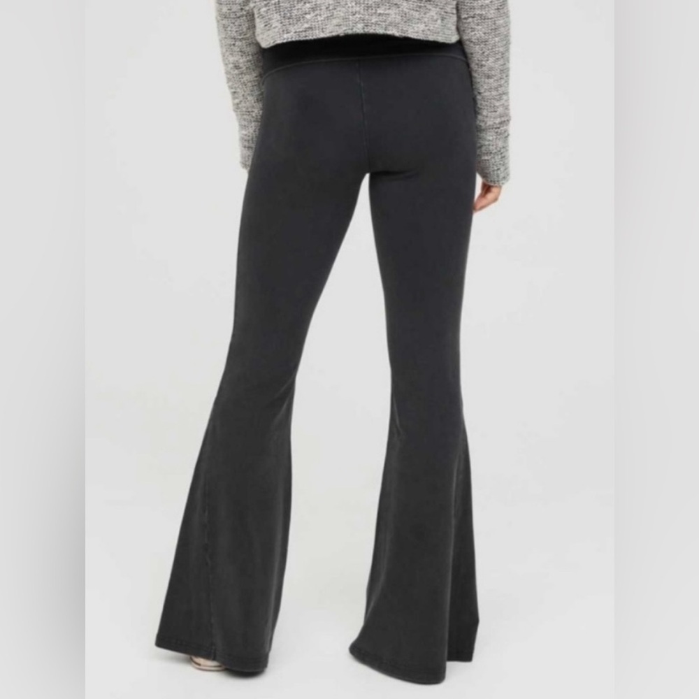 OFFLINE BY AERIE Fold Over High Rise Flare Pants Size Medium - Picture 2 of 9
